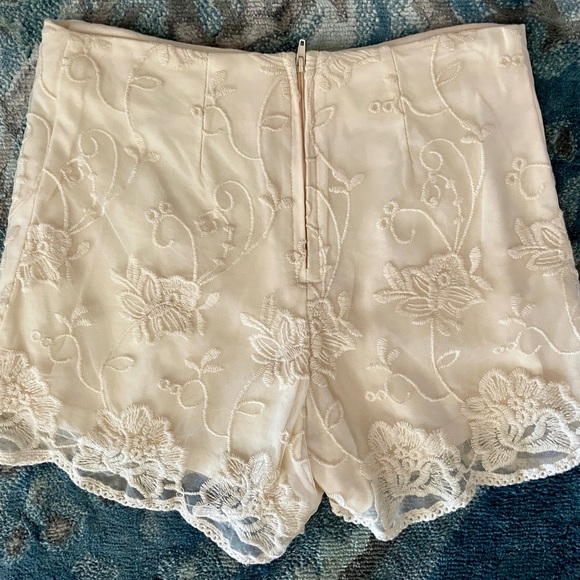 Fabulous Ivory Floral EMBROIDERED Illusion LACE Dress SHORTS Size Extra-Small - Picture 3 of 6
